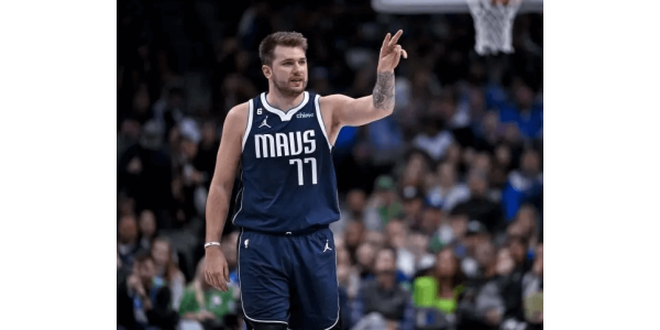 Dans le jeu de Noël, Doncic franchit le cap des 10 000 points