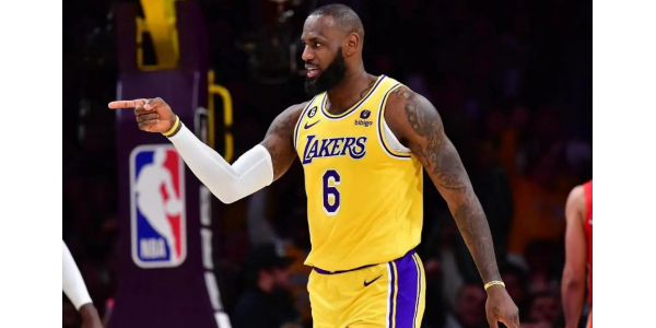 James établit un nouveau record en carrière, les Lakers obtiennent la balle de match 3-1