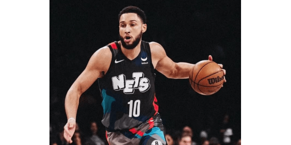 Simmons a réalisé une performance parfaite lors de son premier retour Simmons a réalisé une performance parfaite lors de son premier retour