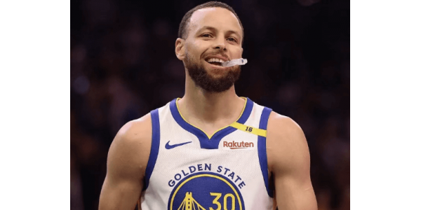 À 37 ans, Curry atteint un nouveau sommet de forme physique À 37 ans, Curry atteint un nouveau sommet de forme physique