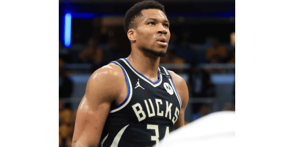 Les performances des Bucks cette saison détermineront l'avenir d'Antetokounmpo Les performances des Bucks cette saison détermineront l'avenir d'Antetokounmpo