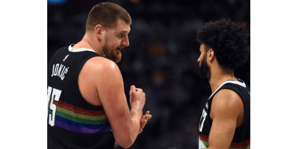 Nikola Jokic : 56 points, 16 rebonds et 15 passes décisives – un nouveau record NBA Nikola Jokic : 56 points, 16 rebonds et 15 passes décisives – un nouveau record NBA