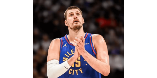 Les propos de Kroenke sur l'échange de Jokic ont provoqué un véritable séisme en NBA Les propos de Kroenke sur l'échange de Jokic ont provoqué un véritable séisme en NBA