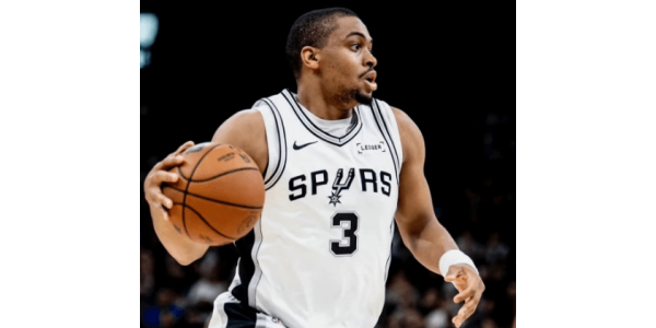 L'engagement sans faille de Keldon Johnson forge sa légende chez les Spurs L'engagement sans faille de Keldon Johnson forge sa légende chez les Spurs