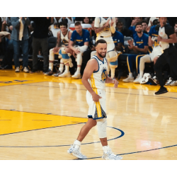Le retour de Curry est fracassant ! Victoire étriquée des Rockets par 1 point Le retour de Curry est fracassant ! Victoire étriquée des Rockets par 1 point