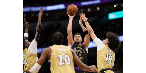 Luka Doncic établit un nouveau record du triple-double le plus rapide Luka Doncic établit un nouveau record du triple-double le plus rapide