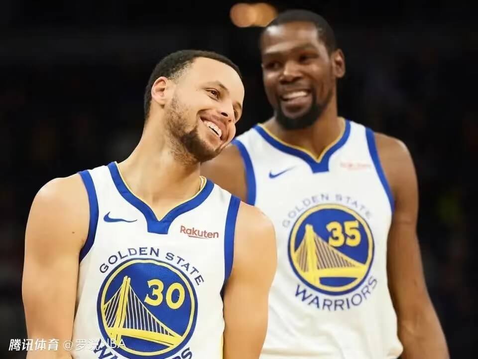 Durant revient sur le terrain des Warriors pour la première fois depuis son départ des Warriors