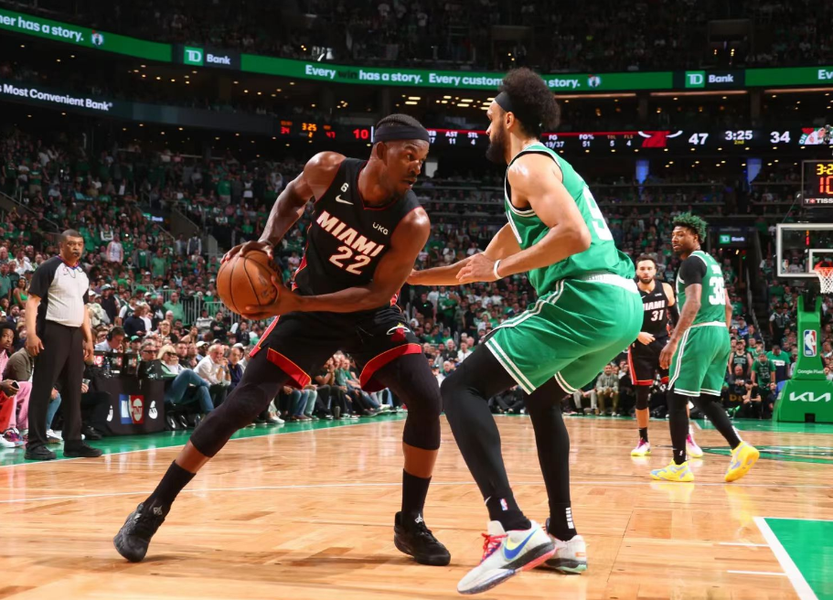 Heat passe à la finale NBA 4-3