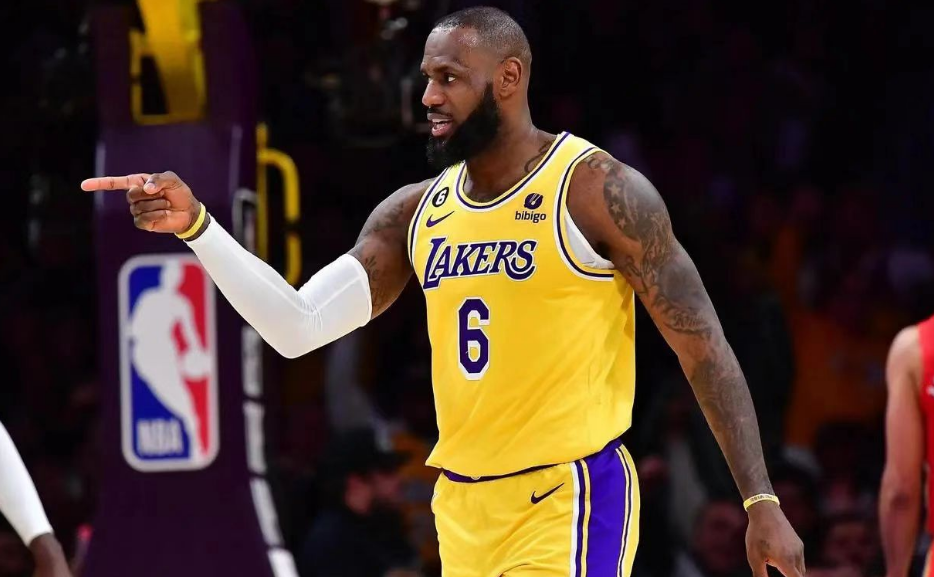James établit un nouveau record en carrière, les Lakers obtiennent la balle de match 3-1