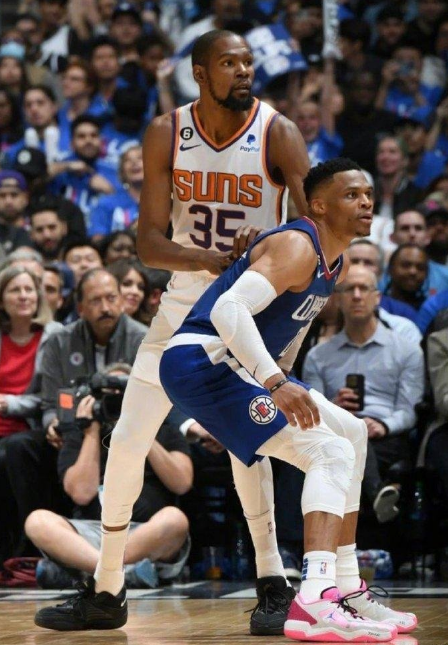 Les Clippers ont perdu contre les Suns 124-129 à domicile