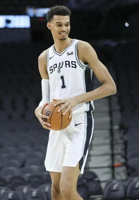 Les débuts de Vinbanyama en NBA se profilent