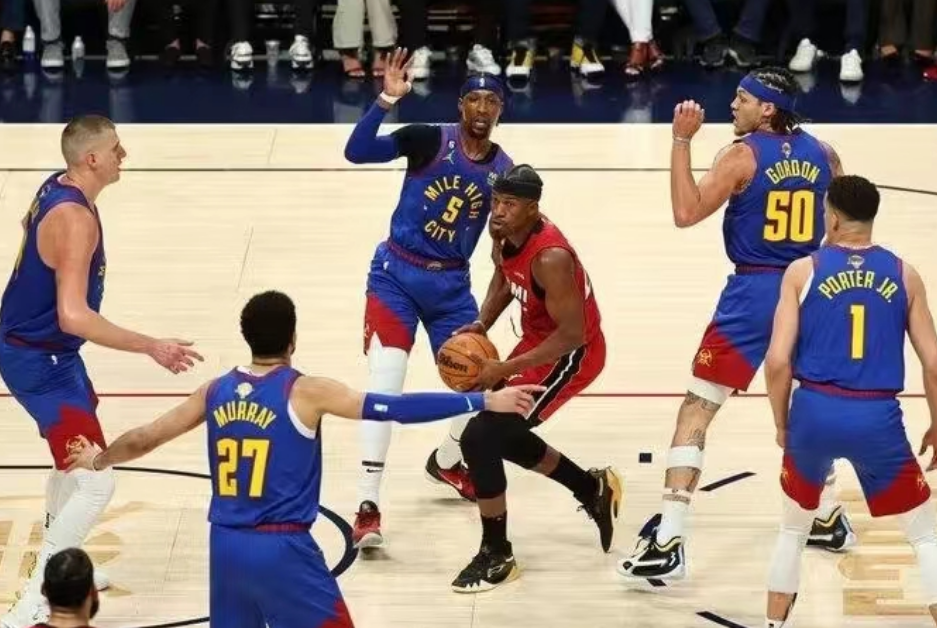 Lors du premier match de la finale de la NBA, les Heat ont été complètement supprimés