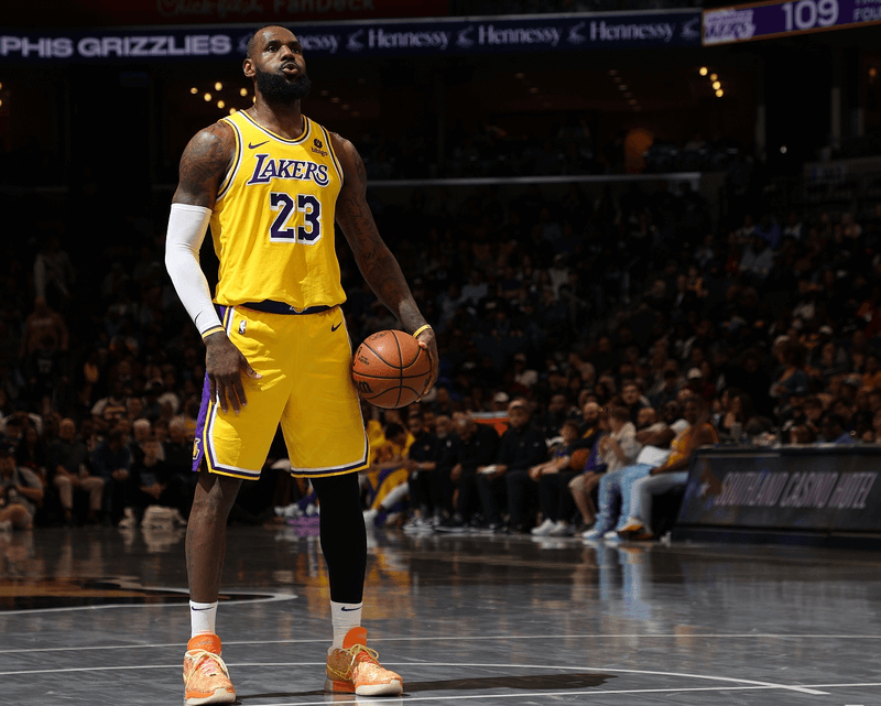 James établit un autre record lors du dernier match