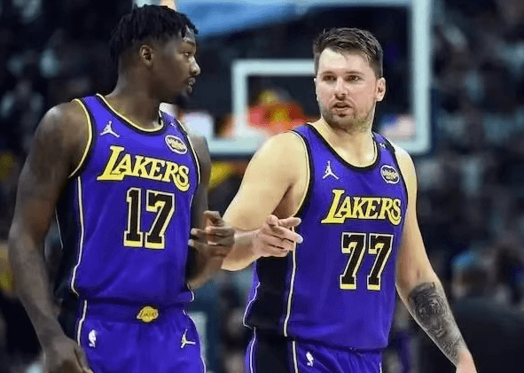 Finney Smith - un joueur important pour les Lakers dans la course au championnat