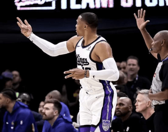 Le retour en forme de Russell Westbrook permet aux Kings de remporter une courte victoire face aux Warriors