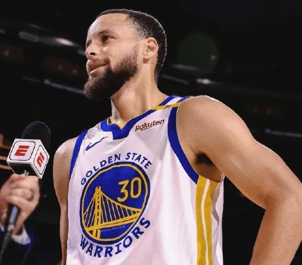 Le maillot de Curry en tête des ventes, les Knicks dominent le marché des produits dérivés